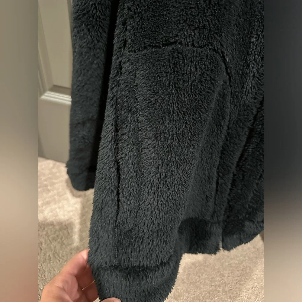 Black adidas fuzzy jacket size L - Picture 2 of 5